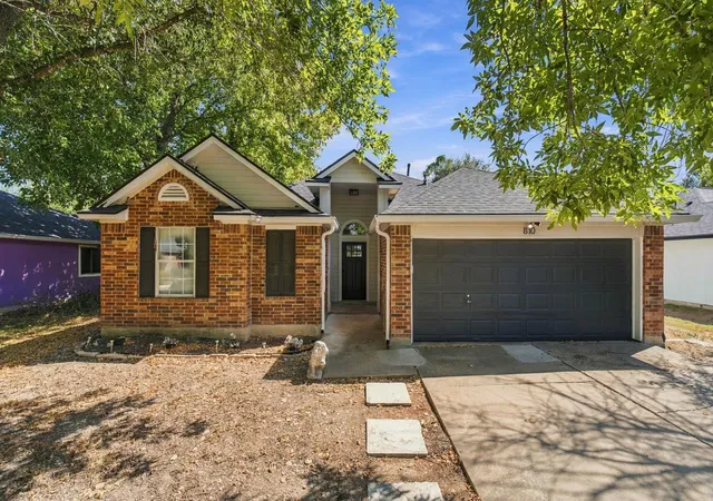 Single family home for sale at 810 Honeysuckle Dr, Leander, TX 78641 | MLS# 2520068