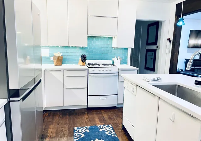 Photo 3 of Multi family home for sale at 401 W Live Oak St, Austin, TX 78704 | MLS# 8687427 | Listing updated on 2026-09-29