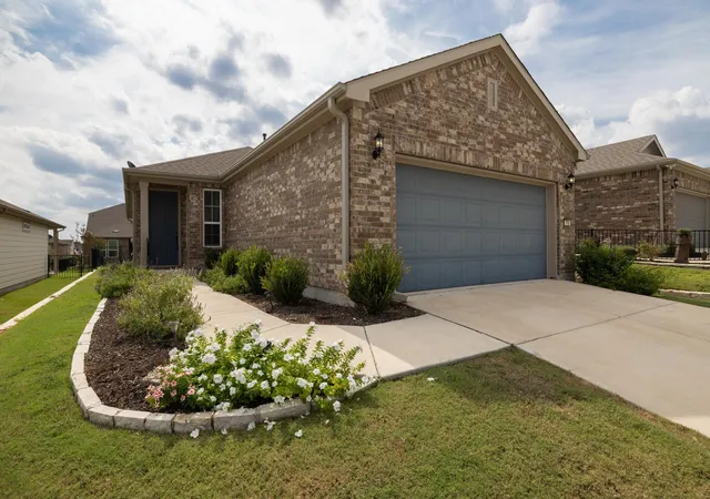 Photo 1 of Single family home for sale at 716 Kitty Hawk Rd, Georgetown, TX 78633 | MLS# 4116209 | Listing updated on 2026-09-27