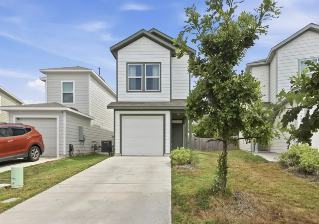 Photo 3 of Single family home for sale at 52 Trinity Cir, Lockhart, TX 78644 | MLS# 4532173 | Listing updated on 2026-09-26
