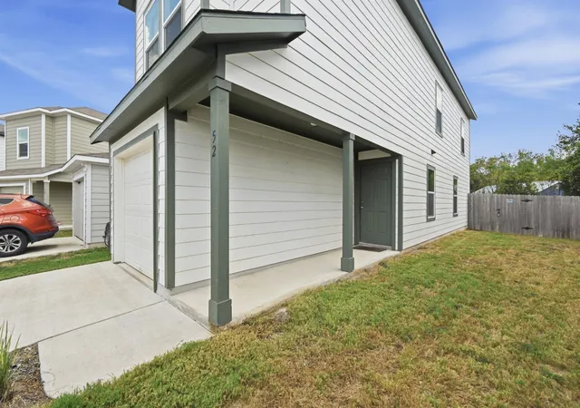 Photo 3 of Single family home for sale at 52 Trinity Cir, Lockhart, TX 78644 | MLS# 4532173 | Listing updated on 2026-09-26
