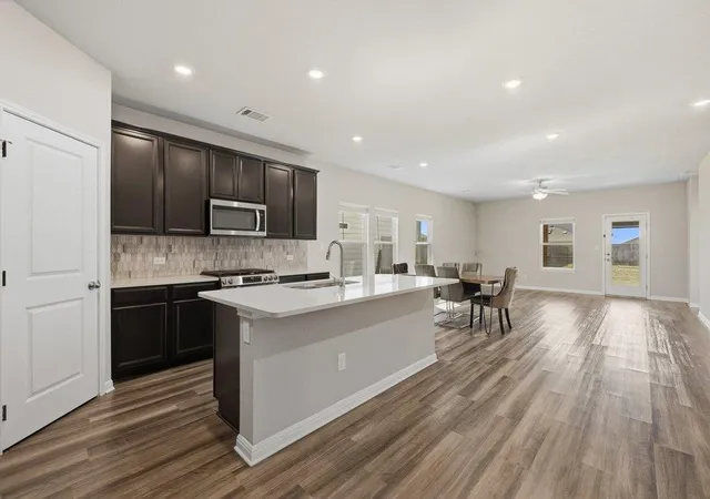 Photo 4 of Single family home for sale at 304 Grapefruit Rd, Hutto, TX 78634 | MLS# 1569818 | Listing updated on 2026-09-27