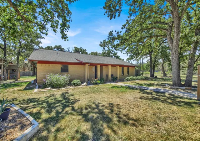 Photo 2 of Single family home for sale at 191 Jordan Ln, Elgin, TX 78621 | MLS# 9833064 | Listing updated on 2026-10-07