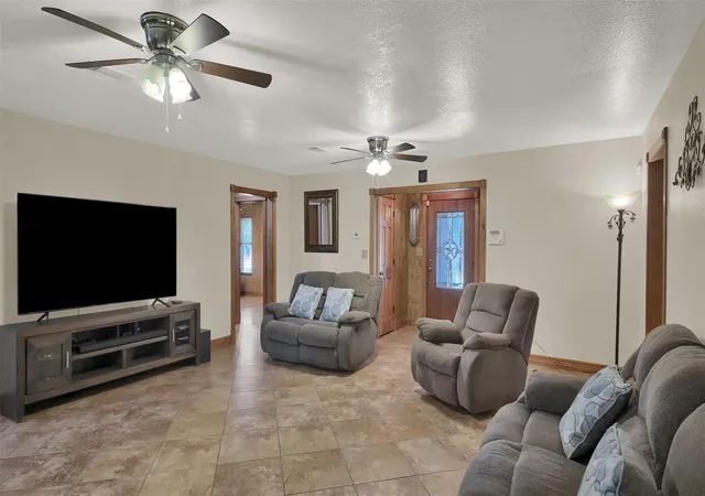 Photo 3 of Single family home for sale at 191 Jordan Ln, Elgin, TX 78621 | MLS# 9833064 | Listing updated on 2026-10-07