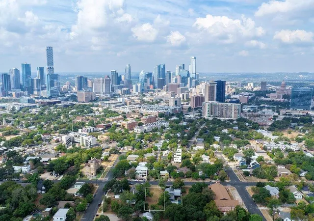 Photo 3 of Land for sale at 1173 San Bernard St, Austin, TX 78702 | MLS# 1509565 | Listing updated on 2026-09-27