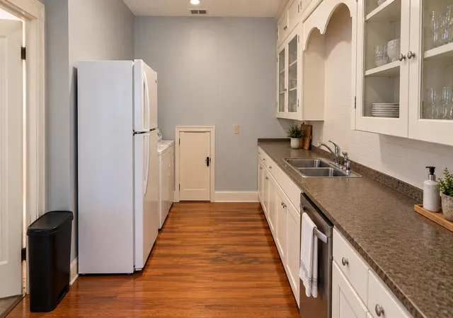Listing Photo 5 - Condo for sale in building located at 3504 Duval St, Austin, TX 78705