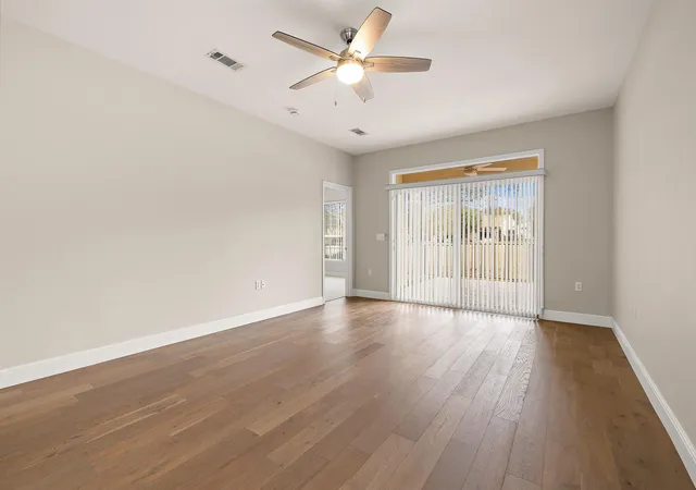 Photo 3 of Single family home for sale at 210 Crockett Loop, Georgetown, TX 78633 | MLS# 3148677 | Listing updated on 2026-09-28