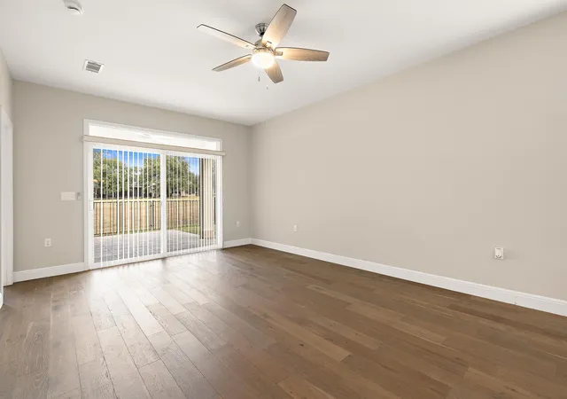 Photo 4 of Single family home for sale at 210 Crockett Loop, Georgetown, TX 78633 | MLS# 3148677 | Listing updated on 2026-09-28