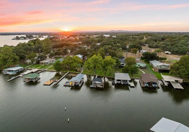 Photo 1 of Single family home for sale at 912 Hill Cir W Dr, Granite Shoals, TX 78654 | MLS# 5426203 | Listing updated on 2026-09-28