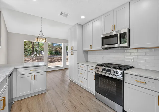 Photo 3 of Single family home for sale at 11202 Balcones Woods Cv, Austin, TX 78759 | MLS# 2150278 | Listing updated on 2026-10-24