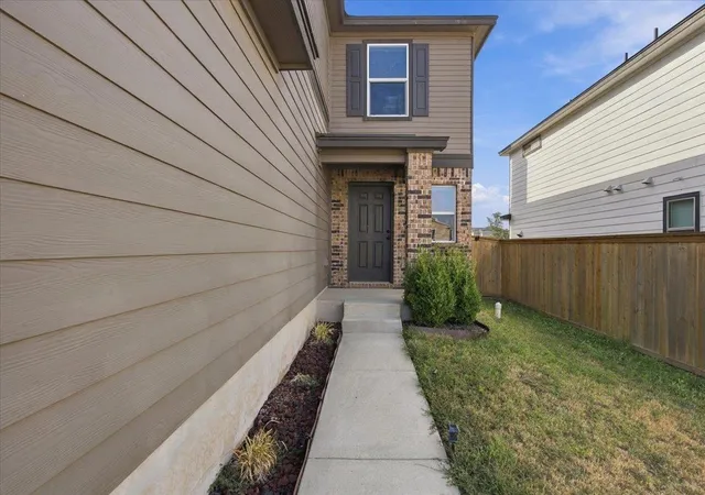 Photo 4 of Single family home for sale at 104 Rooster Way, Jarrell, TX 76537 | MLS# 1224290 | Listing updated on 2026-09-28