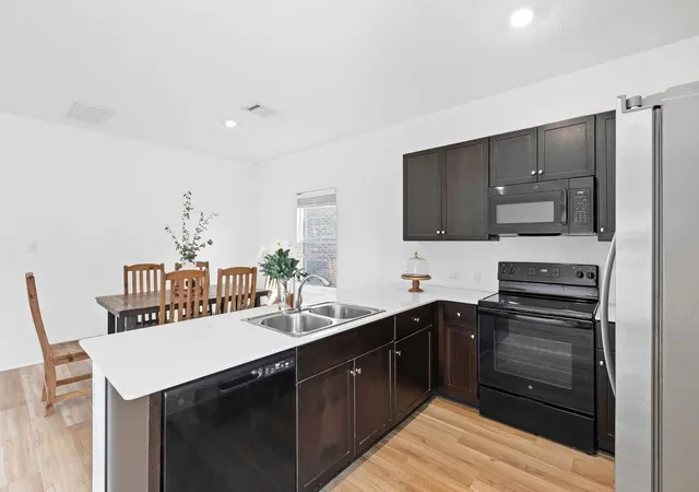 Photo 2 of Single family home for sale at 220 Standing Rock Ln, Marble Falls, TX 78654 | MLS# 1587043 | Listing updated on 2026-10-06