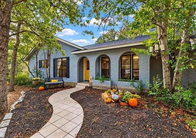 Photo 2 of Single family home for sale at 111 Post Oak Dr, Elgin, TX 78621 | MLS# 7561625 | Listing updated on 2026-10-07