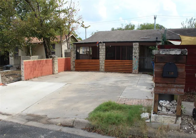Photo 1 of Single family home for sale at 1113 Ebert Ave, Austin, TX 78721 | MLS# 4564741 | Listing updated on 2026-09-30