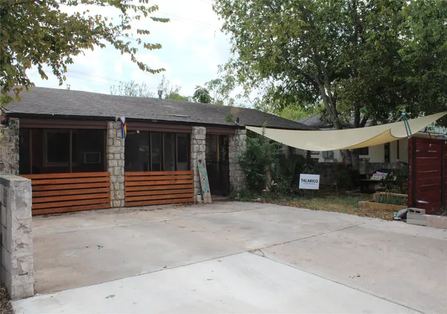 Photo 2 of Single family home for sale at 1113 Ebert Ave, Austin, TX 78721 | MLS# 4564741 | Listing updated on 2026-09-30