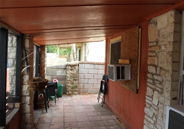 Photo 3 of Single family home for sale at 1113 Ebert Ave, Austin, TX 78721 | MLS# 4564741 | Listing updated on 2026-09-30