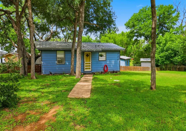 Photo 1 of Single family home for sale at 711 Lakewood Dr, Burnet, TX 78611 | MLS# 8788044 | Listing updated on 2026-10-29