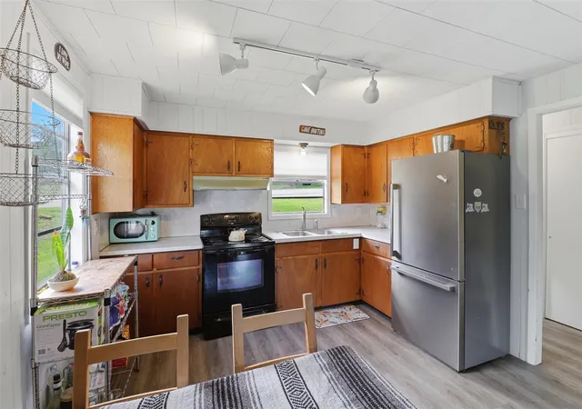Photo 2 of Single family home for sale at 711 Lakewood Dr, Burnet, TX 78611 | MLS# 8788044 | Listing updated on 2026-10-29