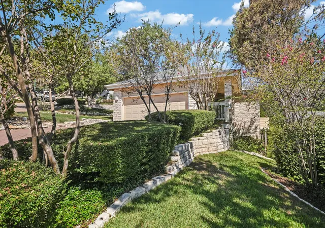 Photo 1 of Single family home for sale at 6911 Cat Crk Run, Austin, TX 78731 | MLS# 9859266 | Listing updated on 2026-10-12