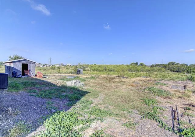 Photo 3 of Manufactured home for sale at 469 Rancho Linda Dr, Lockhart, TX 78644 | MLS# 2499265 | Listing updated on 2026-10-02