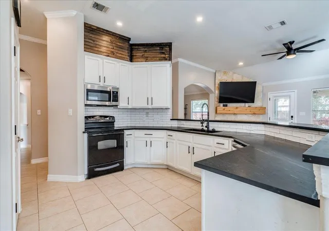 Photo 4 of Single family home for sale at 1326 Star Mdw, Kyle, TX 78640 | MLS# 9757990 | Listing updated on 2026-10-02