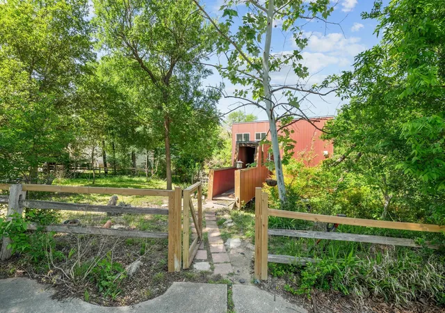 Photo 3 of Land for sale at 20 N Peak Rd, West Lake Hills, TX 78746 | MLS# 4422385 | Listing updated on 2026-10-03
