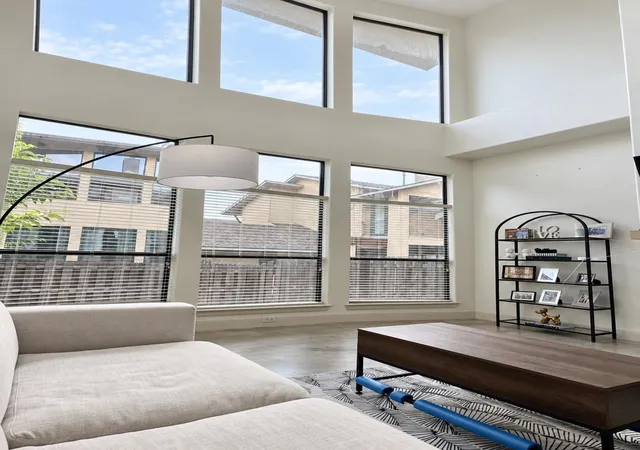 Listing Photo 4 - Condo for sale in building located at 2316 Thornton Rd, Austin, TX 78704 - Unit #B