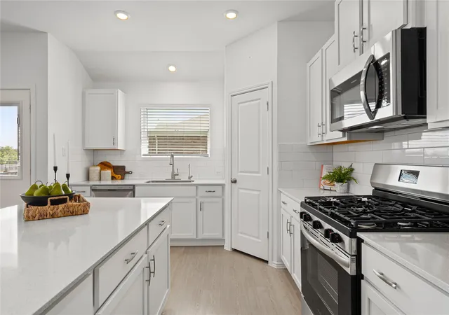 Photo 4 of Single family home for sale at 101 Sunrise Oak Cv, Georgetown, TX 78628 | MLS# 5106232 | Listing updated on 2026-10-11
