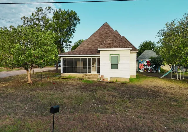 Photo 4 of Single family home for sale at 202 Willow St, Pflugerville, TX 78660 | MLS# 2826249 | Listing updated on 2026-10-09
