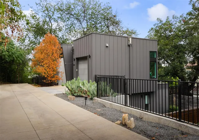 Photo 4 of Condo for sale at 1106 Algarita Ave #2, Austin, TX 78704 | MLS# 4722604 | Listing updated on 2026-10-03
