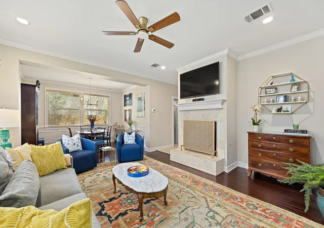 Photo 4 of Townhouse for sale at 402 E 32nd Street #1A, Austin, TX 78705 | MLS# 7700912 | Listing updated on 2026-10-04