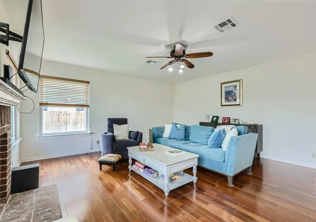 Photo 4 of Single family home for sale at 500 Hawthorne Ln, Round Rock, TX 78664 | MLS# 5645074 | Listing updated on 2026-10-02