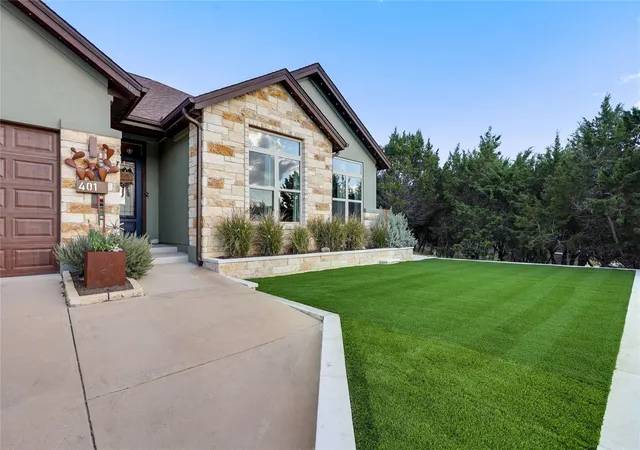 Photo 3 of Single family home for sale at 401 Valley Hl Dr, Lago Vista, TX 78645 | MLS# 6084438 | Listing updated on 2026-10-24