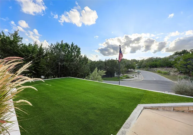 Photo 4 of Single family home for sale at 401 Valley Hl Dr, Lago Vista, TX 78645 | MLS# 6084438 | Listing updated on 2026-10-24