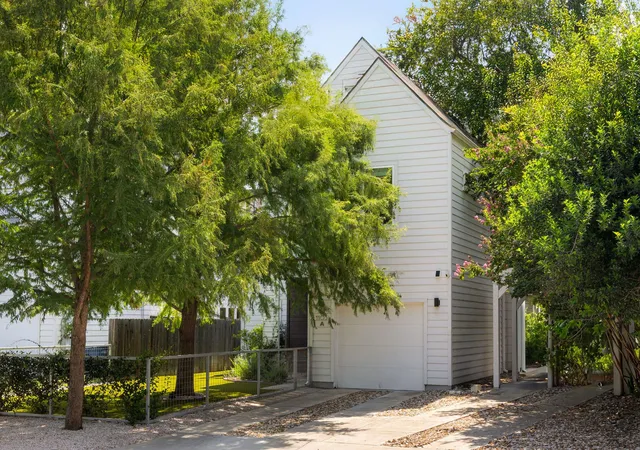 Photo 1 of Single family home for sale at 1103 1/2 Fiesta St #A, Austin, TX 78702 | MLS# 9518077 | Listing updated on 2026-10-07