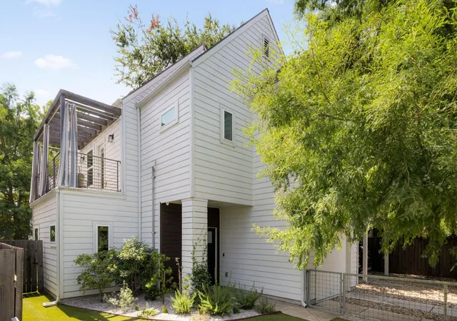 Photo 2 of Single family home for sale at 1103 1/2 Fiesta St #A, Austin, TX 78702 | MLS# 9518077 | Listing updated on 2026-10-07