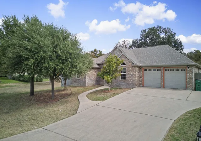 Photo 1 of Single family home for sale at 150 Chesterfield Dr, Kingsland, TX 78639 | MLS# 3210964 | Listing updated on 2026-10-07