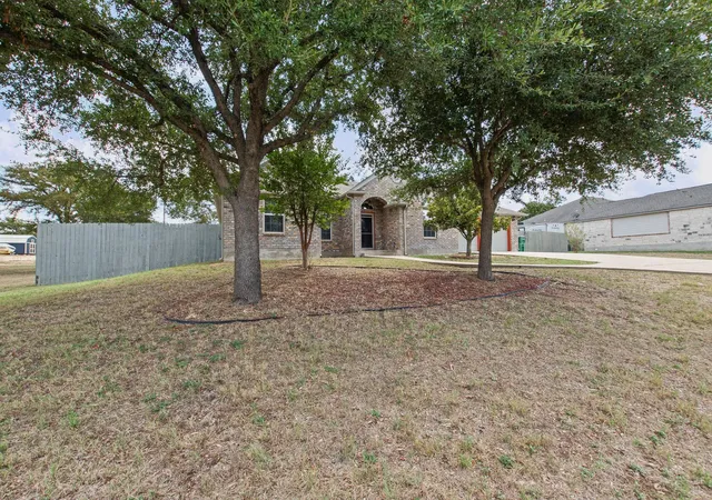 Photo 3 of Single family home for sale at 150 Chesterfield Dr, Kingsland, TX 78639 | MLS# 3210964 | Listing updated on 2026-10-07