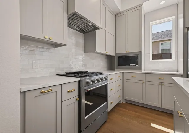 Photo 3 of Single family home for sale at 1410 Perez St #1, Austin, TX 78721 | MLS# 3609111 | Listing updated on 2026-09-30