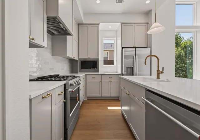 Photo 4 of Single family home for sale at 1410 Perez St #1, Austin, TX 78721 | MLS# 3609111 | Listing updated on 2026-09-30