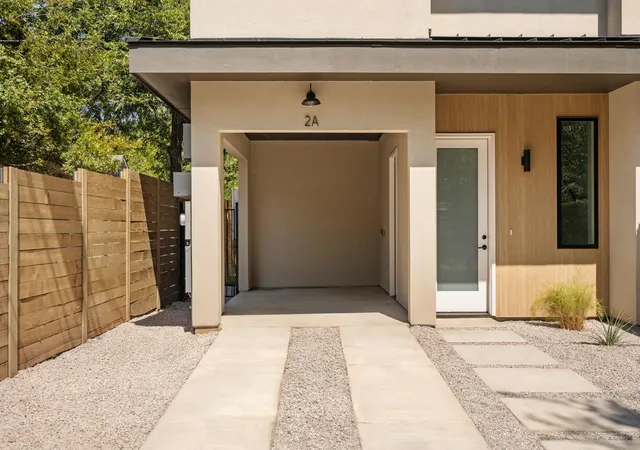 Photo 2 of Single family home for sale at 1609 Canterbury St #2A, Austin, TX 78702 | MLS# 8266918 | Listing updated on 2026-10-04