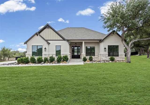 Photo 3 of Single family home for sale at 225 Spicewood Trails Dr, Spicewood, TX 78669 | MLS# 6924451 | Listing updated on 2026-10-08
