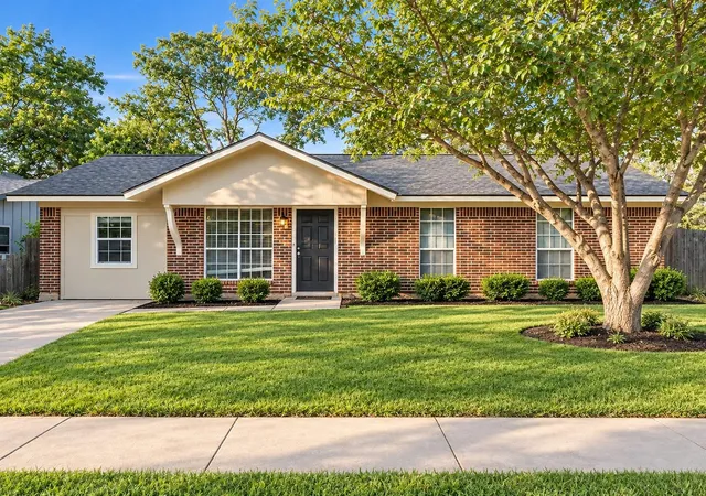 Photo 1 of Single family home for sale at 1204 Turtle Crk Blvd, Austin, TX 78745 | MLS# 1694703 | Listing updated on 2026-10-14