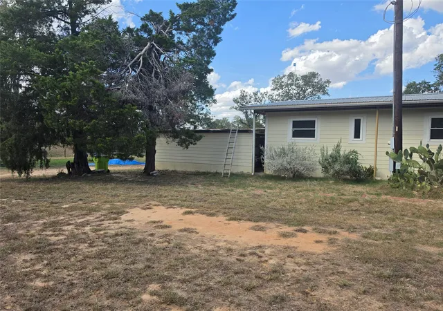 Photo 3 of Manufactured home for sale at 150 Wayside Dr, Elgin, TX 78621 | MLS# 6254547 | Listing updated on 2026-10-02