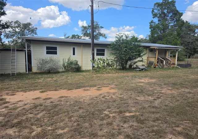 Photo 3 of Manufactured home for sale at 150 Wayside Dr, Elgin, TX 78621 | MLS# 6254547 | Listing updated on 2026-10-02