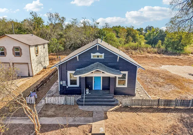 Photo 2 of Single family home for sale at 106 N Pear St, Rockdale, TX 76567 | MLS# 9040111 | Listing updated on 2026-10-01