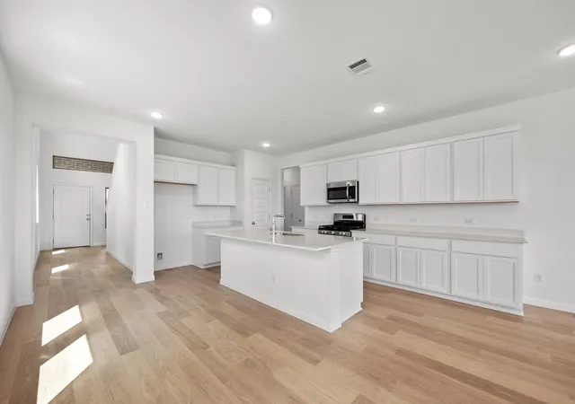 Photo 4 of Single family home for sale at 5621 Koshoa Dr, Manor, TX 78653 | MLS# 4083909 | Listing updated on 2026-09-30