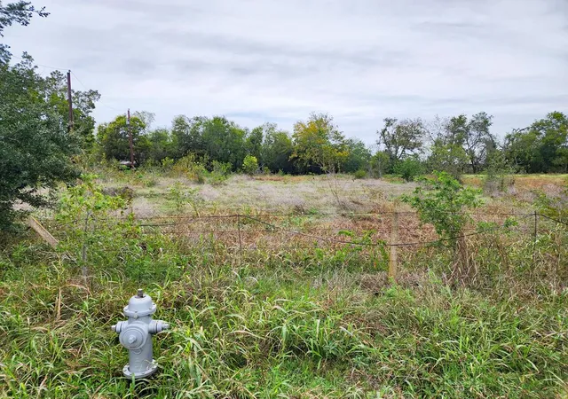 Photo 1 of Land for sale at 1411 Old Thorndale Rd, Taylor, TX 76574 | MLS# 1799429 | Listing updated on 2026-09-29
