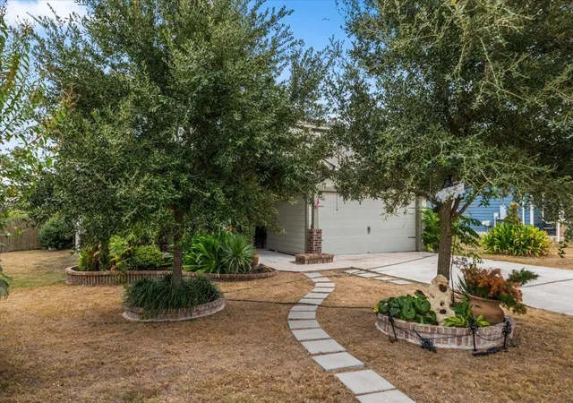 Photo 3 of Single family home for sale at 707 Liard River Rd, Hutto, TX 78634 | MLS# 8231399 | Listing updated on 2026-10-16