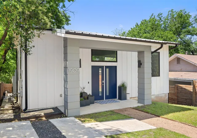 Photo 1 of Single family home for sale at 1909 E 9th Street, Austin, TX 78702 | MLS# 9800863 | Listing updated on 2026-10-21